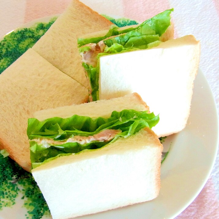 ツナとレタスのサンドイッチ